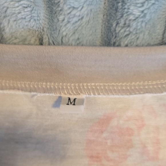 Floral V-Neck Top - Picture 3 of 3